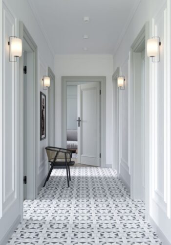 Porta ORNATO_O1_Lakier UV Premium Plus_Szary RAL 7035_Ośc. PS Elegance_pilstr Ornato_klamka Lungo Czarny_Arn Porta_Pion