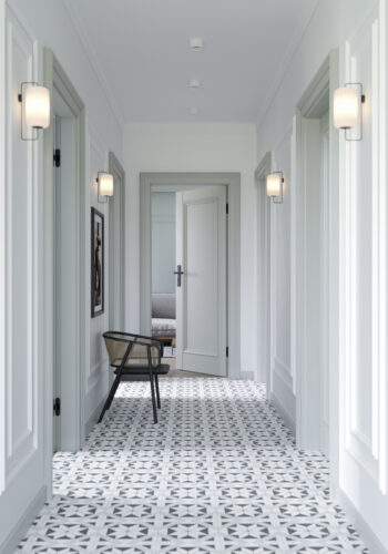 Porta ORNATO_O1_Lakier UV Premium Plus_Szary RAL 7035_Ośc. PS Elegance_pilstr Ornato_klamka Lungo Czarny_Arn Porta_Pion